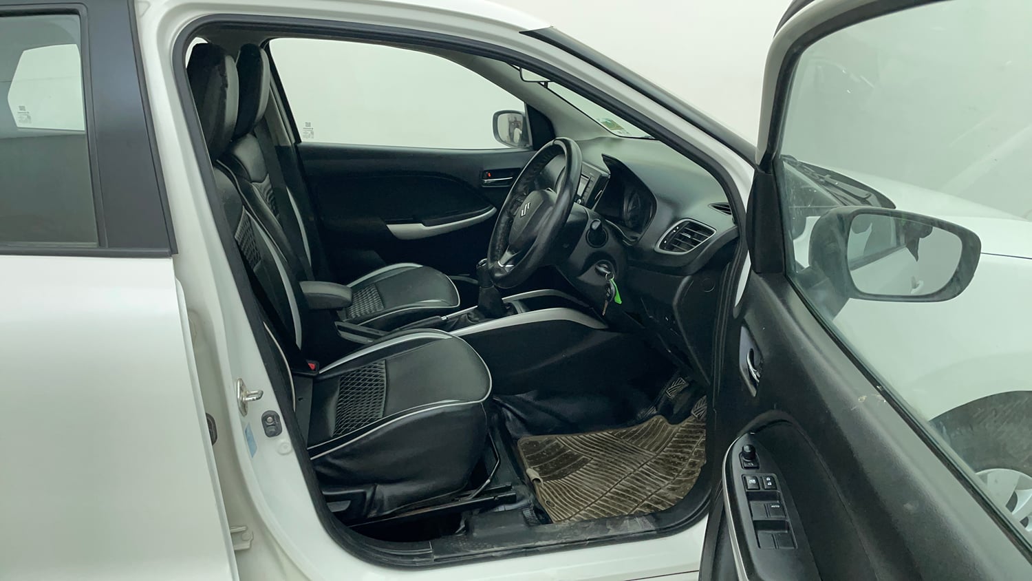 Used 2017 Maruti Suzuki Baleno Delta 1.2 Petrol Manual interior RIGHT SIDE FRONT DOOR CABIN VIEW