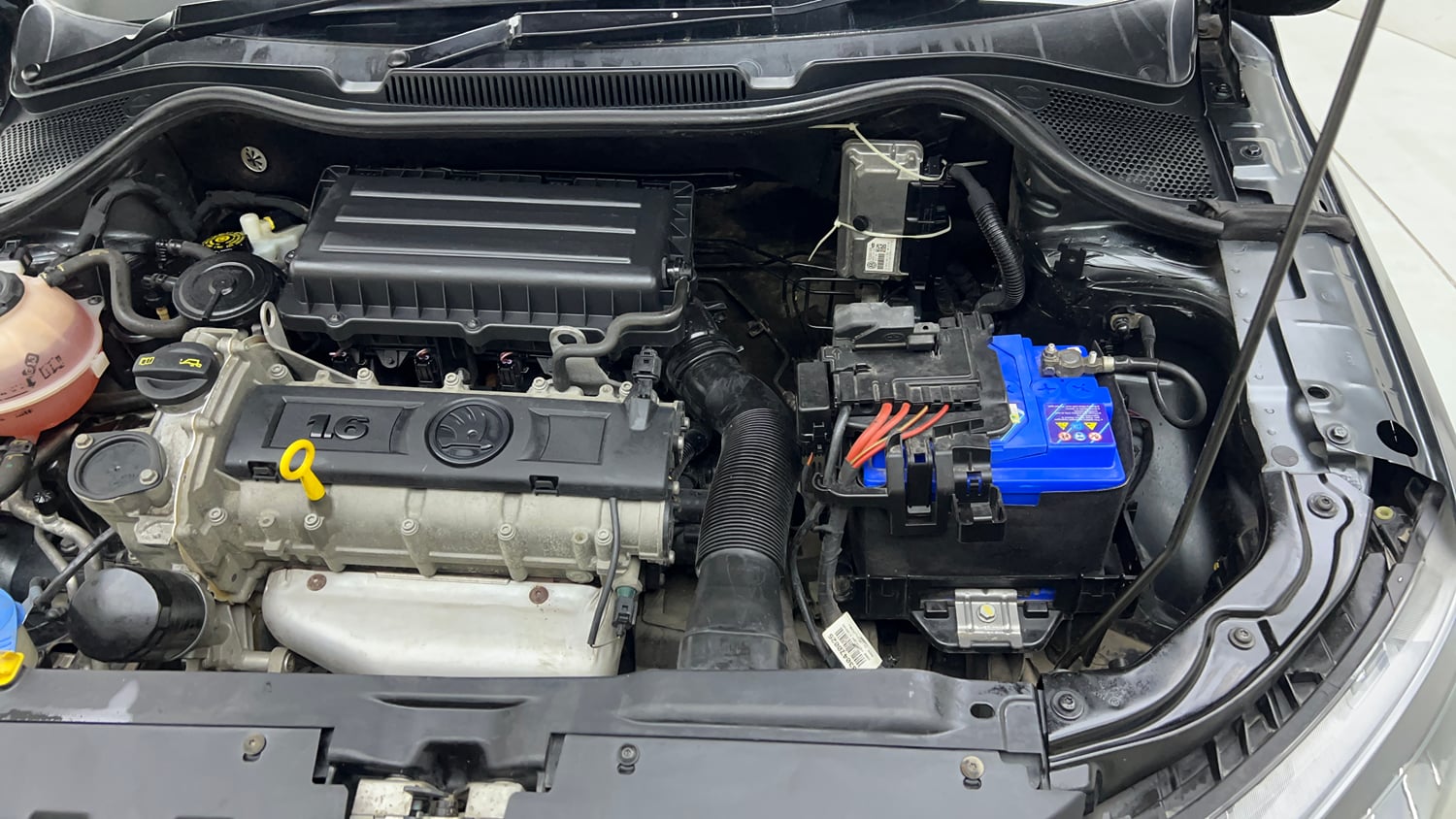 Used 2018 Skoda Rapid Style 1.6 MPI Petrol Manual engine ENGINE LEFT SIDE VIEW