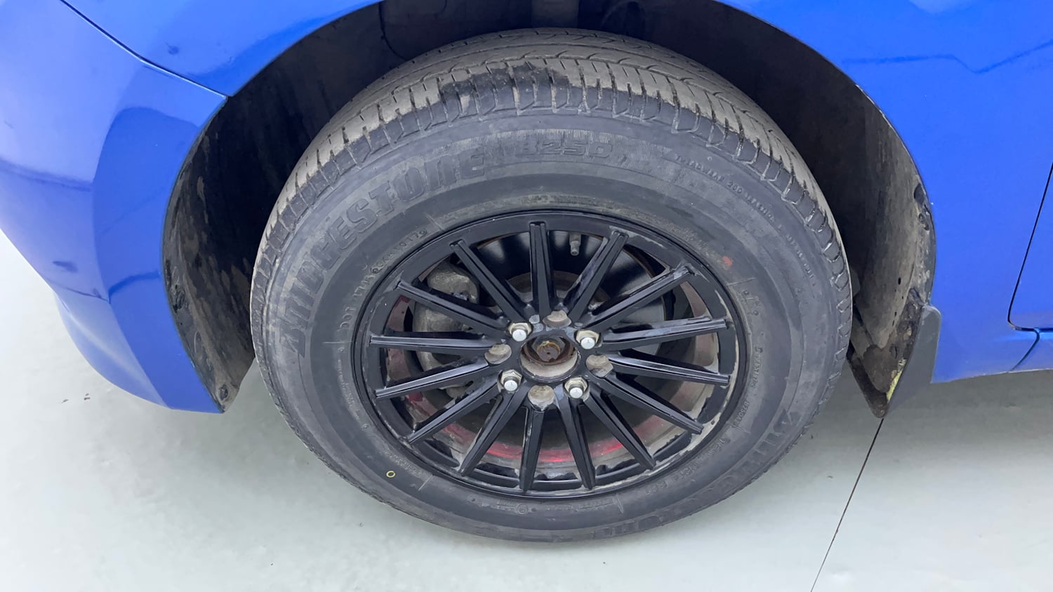 Used 2017 Hyundai Elite i20 Sportz 1.2 Petrol Manual tyres LEFT FRONT TYRE RIM VIEW