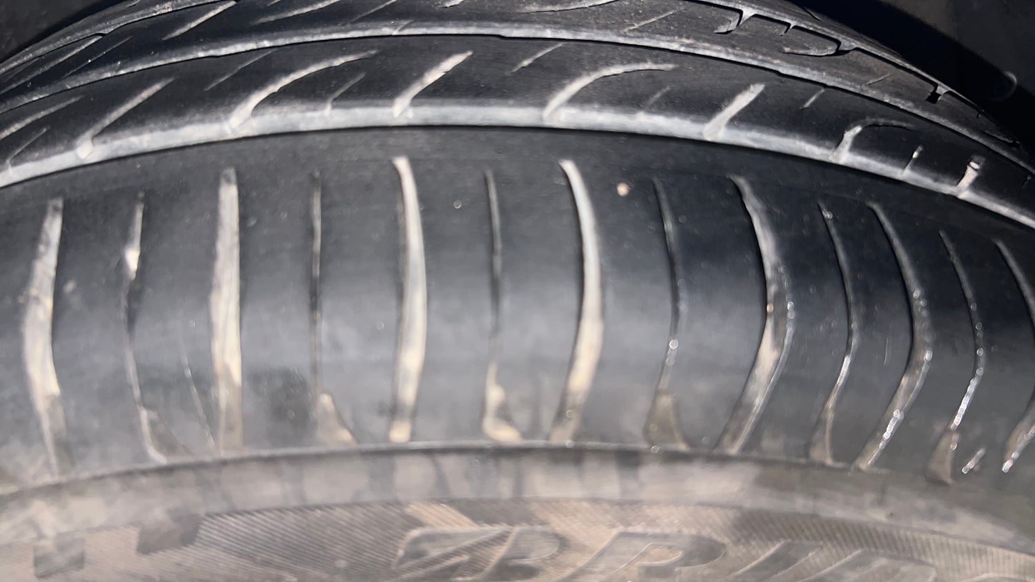 Used 2013 Hyundai i20 Asta 1.2 Petrol Manual tyres RIGHT FRONT TYRE TREAD VIEW