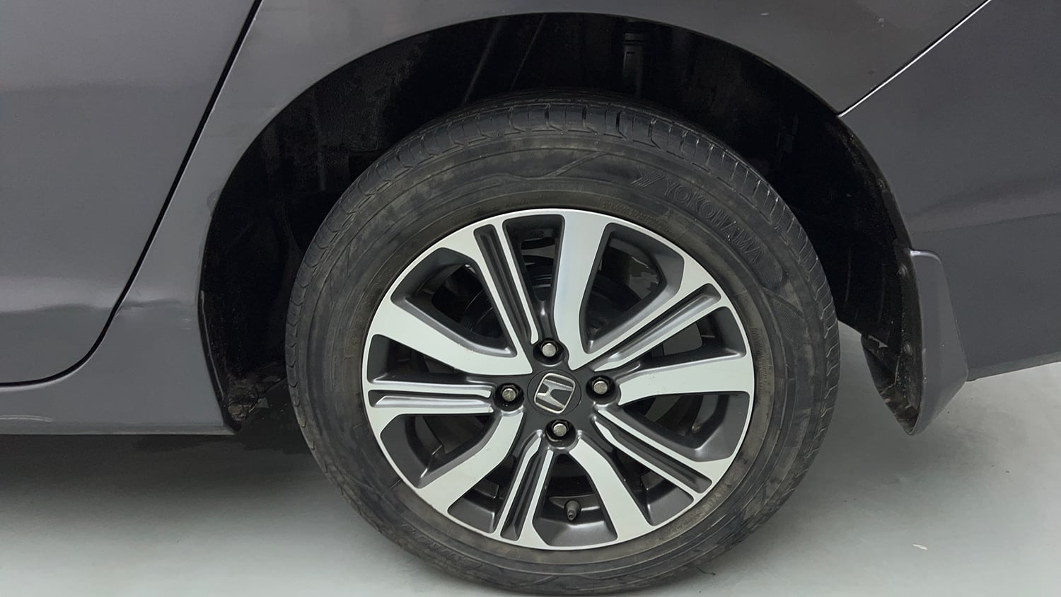 Used 2017 Honda City V CVT Petrol Petrol Automatic tyres LEFT REAR TYRE RIM VIEW