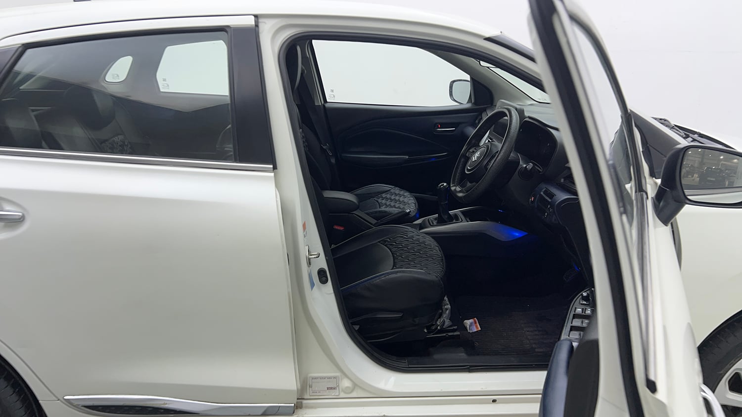 Used 2022 Maruti Suzuki Baleno Zeta Petrol Manual interior RIGHT SIDE FRONT DOOR CABIN VIEW