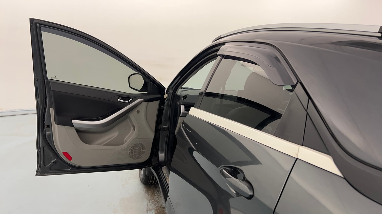 Used 2018 Tata Nexon XZ Plus Petrol Manual interior LEFT FRONT DOOR OPEN VIEW