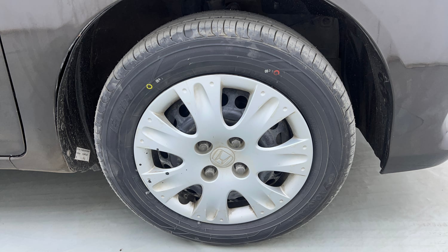 Used 2016 Honda Amaze 1.2 SX i-VTEC Petrol Manual tyres RIGHT FRONT TYRE RIM VIEW