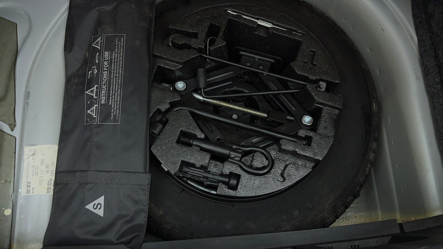 Used 2017 Volkswagen Polo Trendline 1.2L (P) Petrol Manual tyres SPARE TYRE VIEW