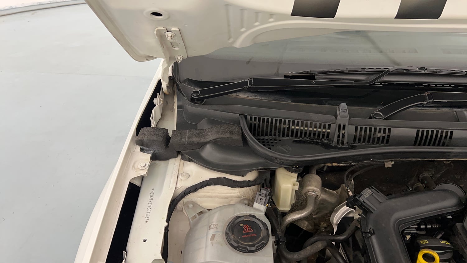 Used 2022 Skoda Slavia Style 1.0L TSI MT Petrol Manual engine ENGINE RIGHT SIDE HINGE & APRON VIEW