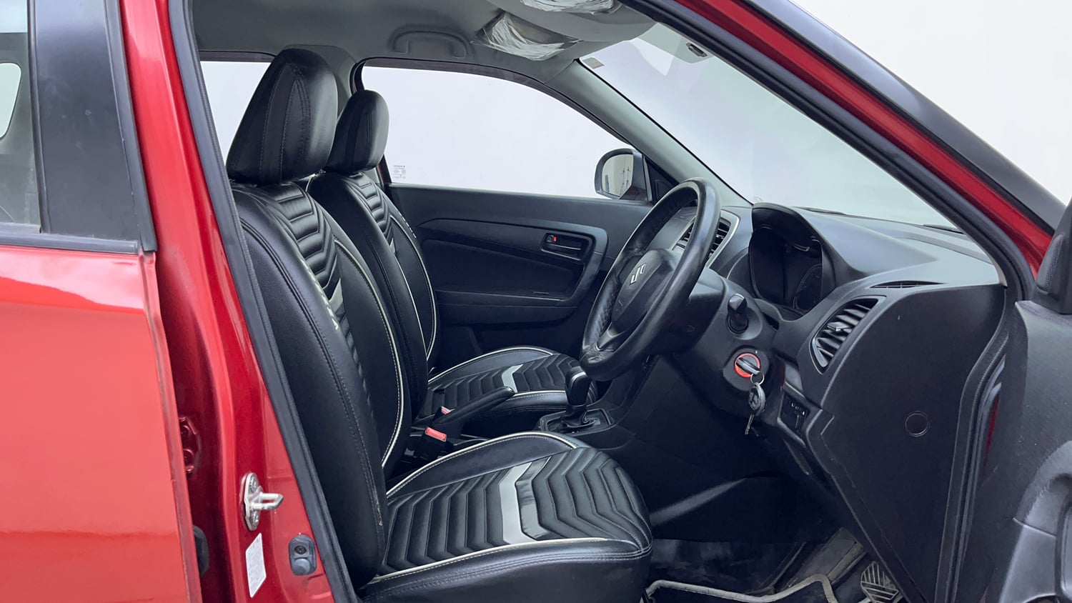 Used 2019 maruti-suzuki Vitara Brezza VDi AGS Diesel Automatic interior RIGHT SIDE FRONT DOOR CABIN VIEW