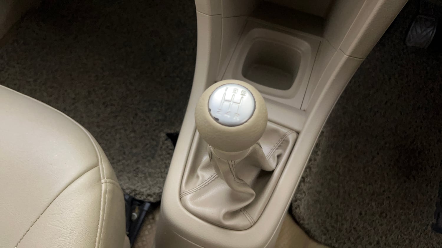 Used 2017 Maruti Suzuki Ertiga VXI Petrol Manual interior GEAR  KNOB VIEW
