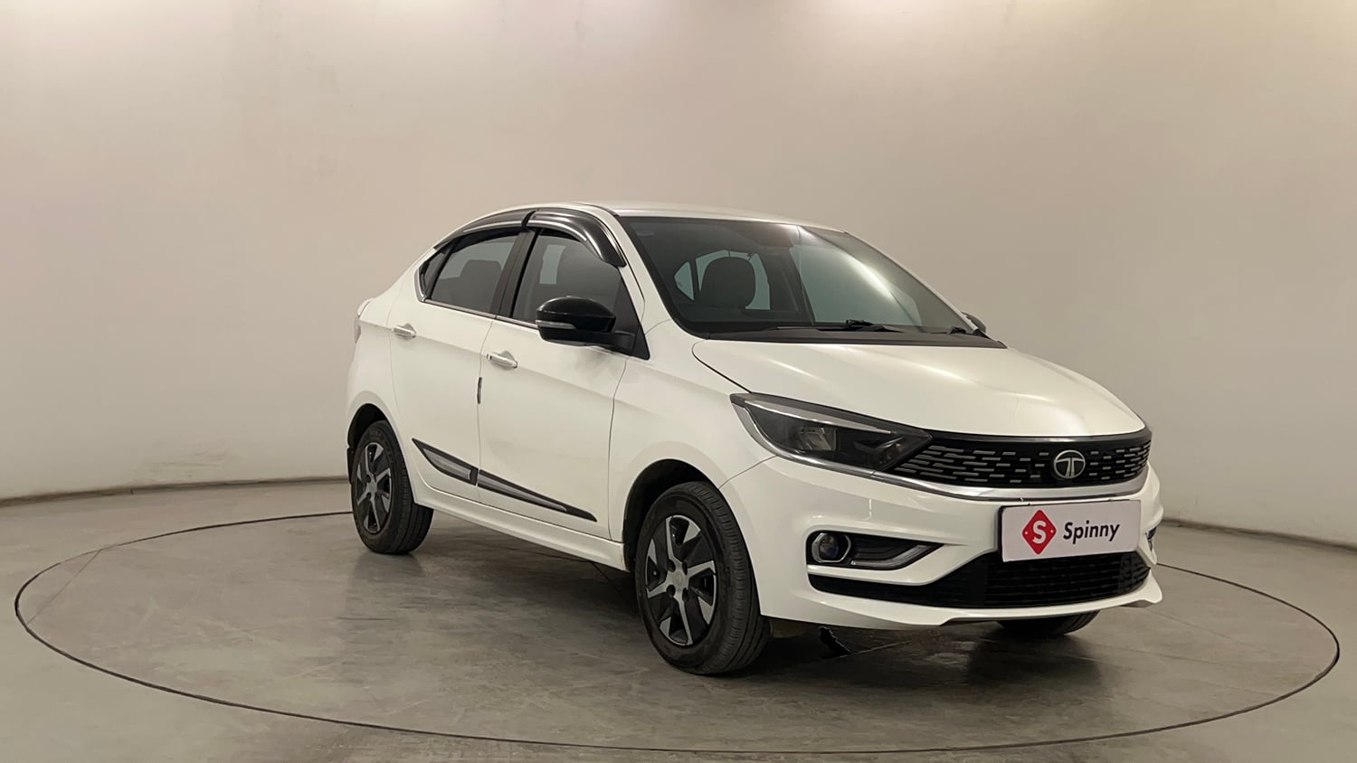 Used 2025 Tata Tigor XZA Plus iCNG Cng Automatic exterior RIGHT FRONT CORNER VIEW