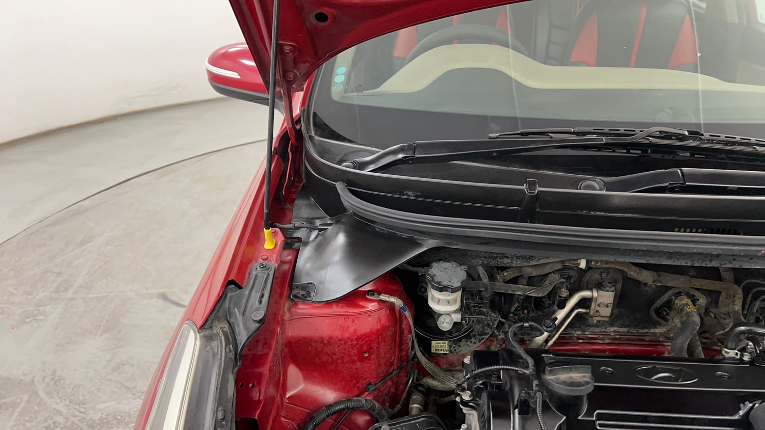 Used 2015 Hyundai Elite i20 Asta 1.2 Petrol Manual engine ENGINE RIGHT SIDE HINGE & APRON VIEW