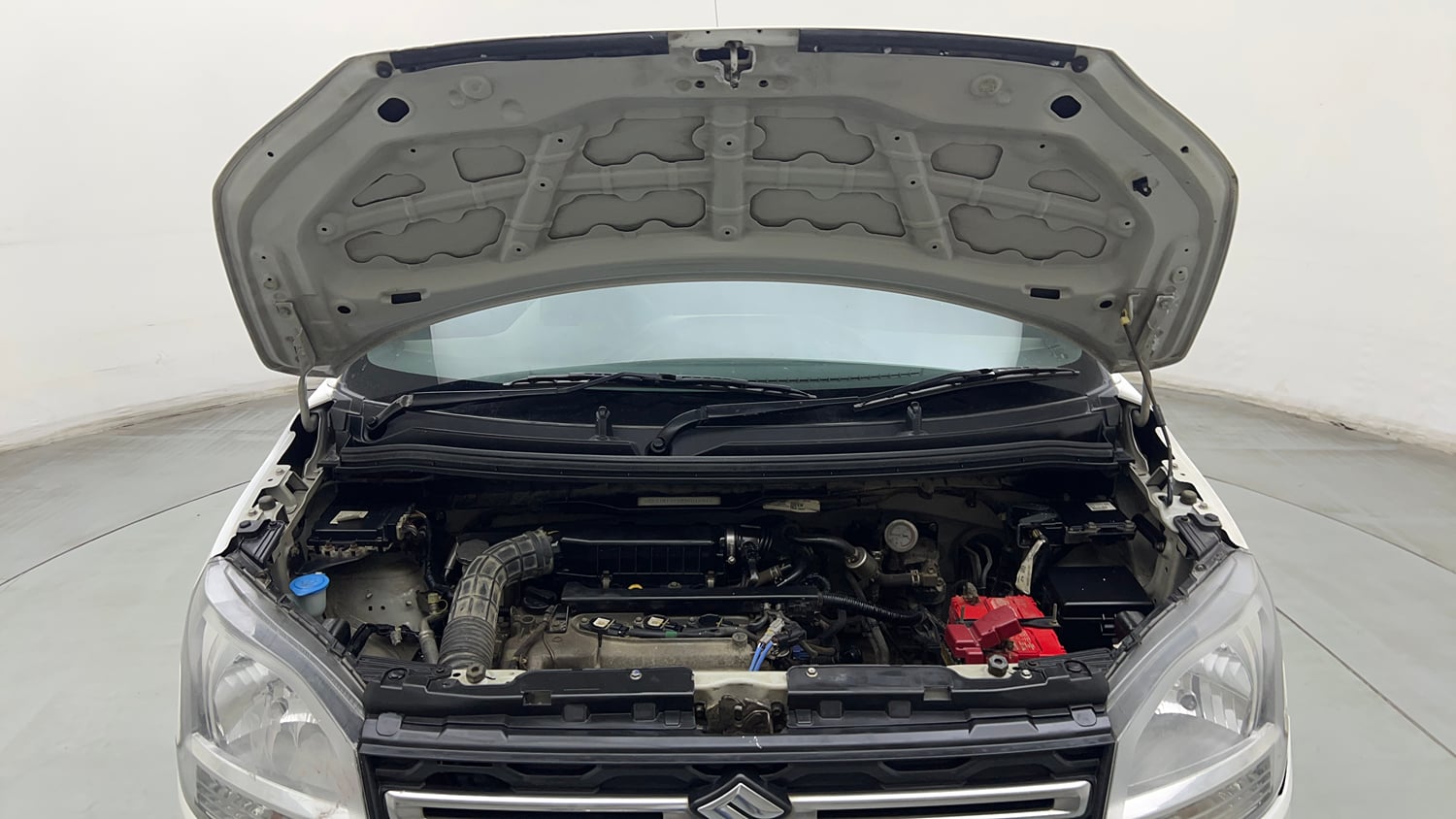 Used 2022 Maruti Suzuki Wagon R LXi (O) 1.0 CNG Cng Manual engine ENGINE & BONNET OPEN FRONT VIEW