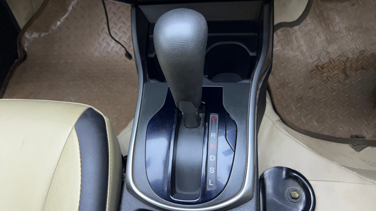 Used 2015 Honda City SV CVT Petrol Automatic interior GEAR  KNOB VIEW