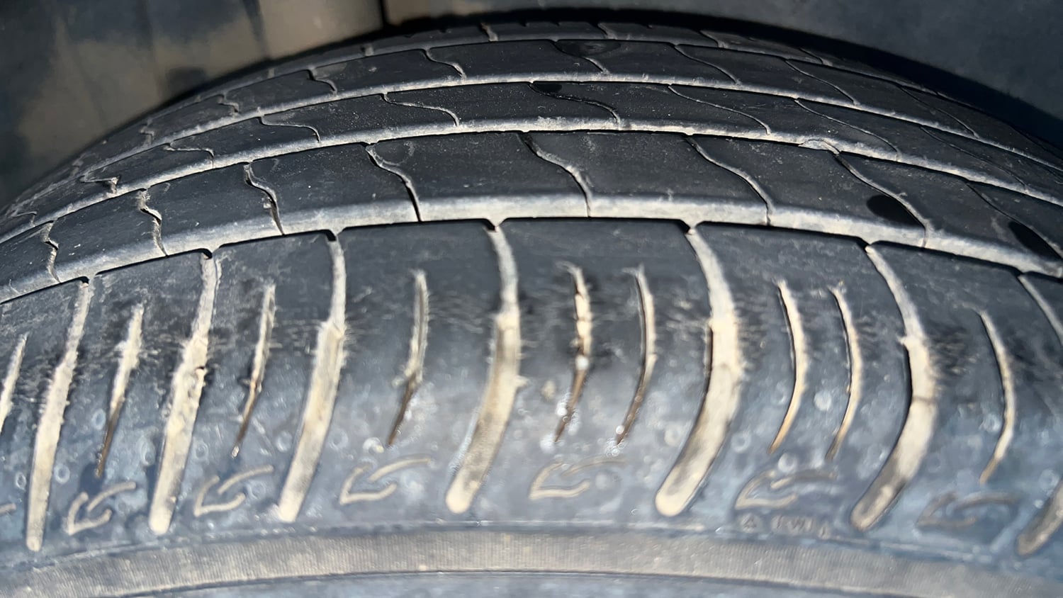 Used 2022 maruti-suzuki Vitara Brezza VXi Petrol Manual tyres RIGHT REAR TYRE TREAD VIEW
