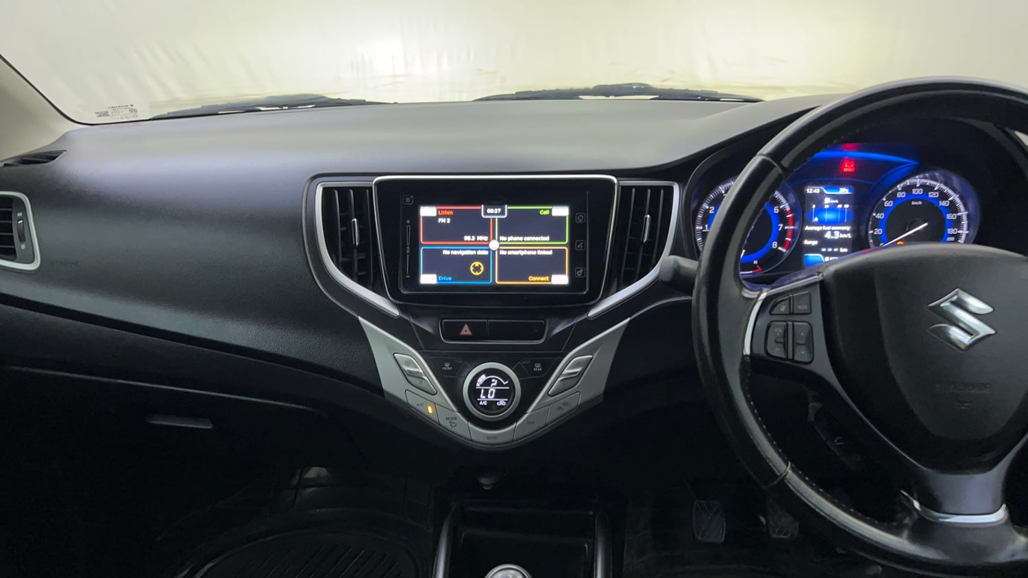 Used 2016 Maruti Suzuki Baleno Alpha 1.2 Petrol Manual interior MUSIC SYSTEM & AC CONTROL VIEW