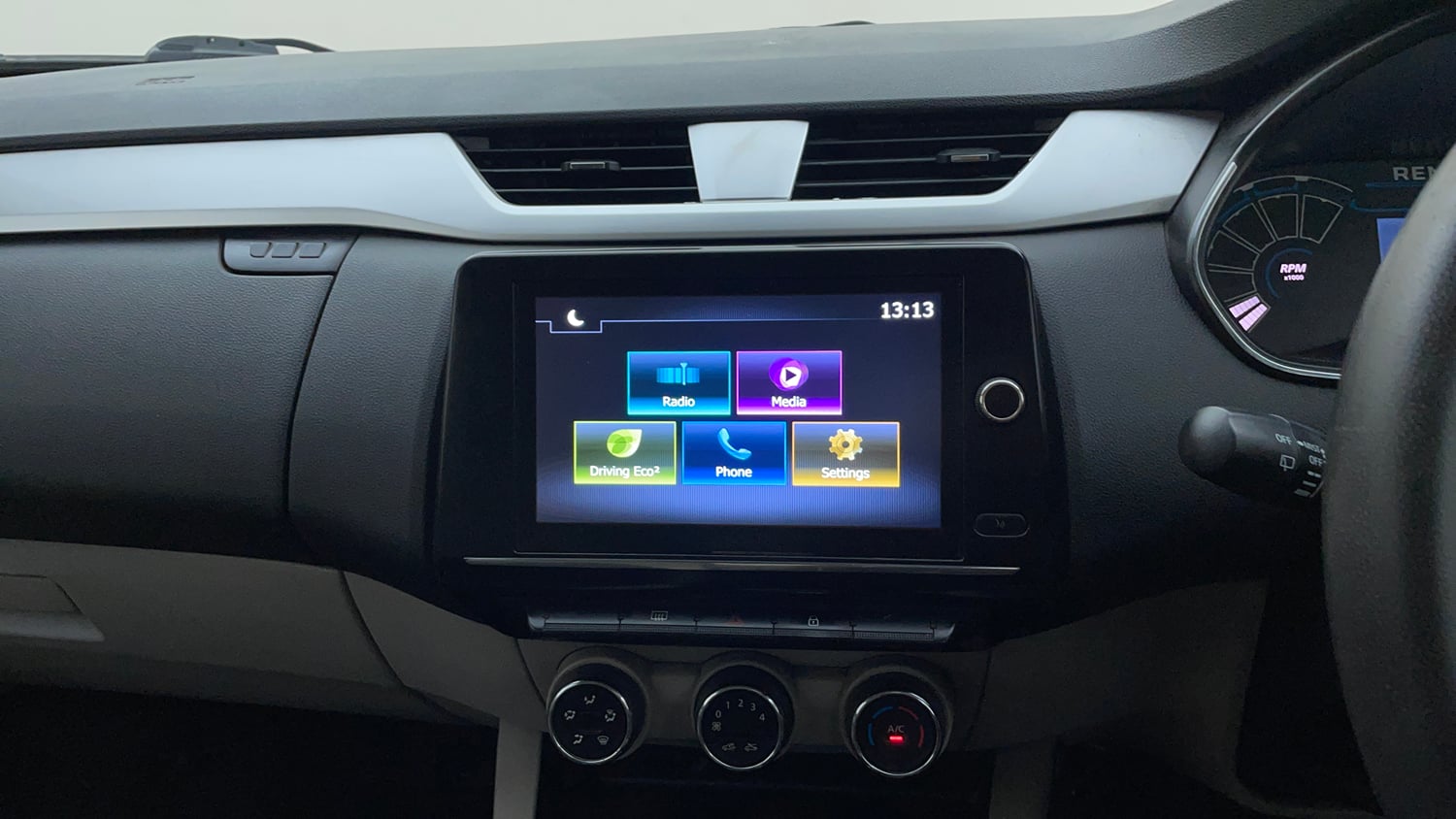 Used 2020 Renault Triber RXZ EASY-R AMT Petrol Automatic top_features Touch screen infotainment system
