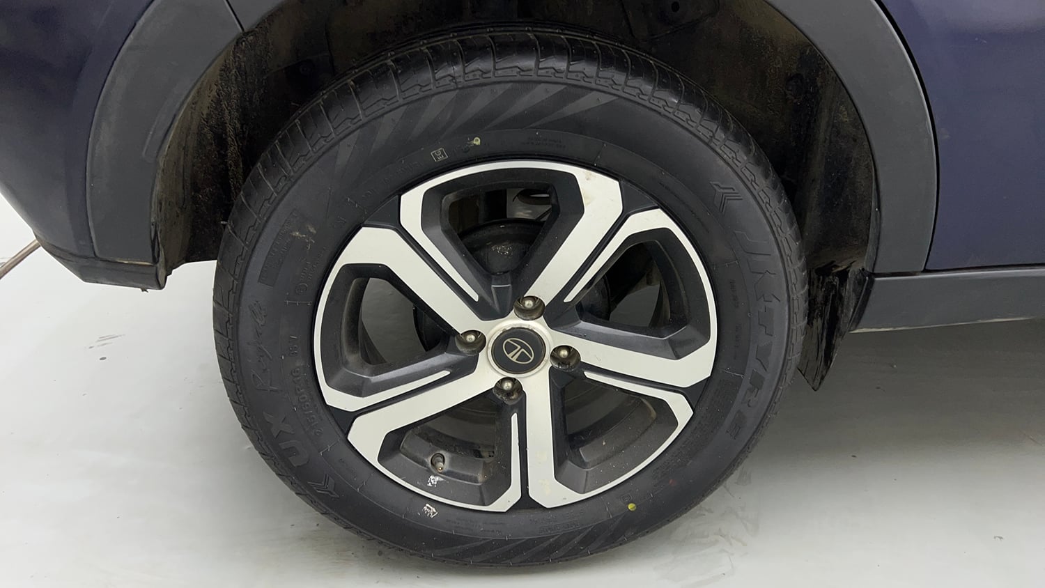 Used 2022 Tata Nexon XZ Plus (HS) Petrol Manual tyres RIGHT REAR TYRE RIM VIEW