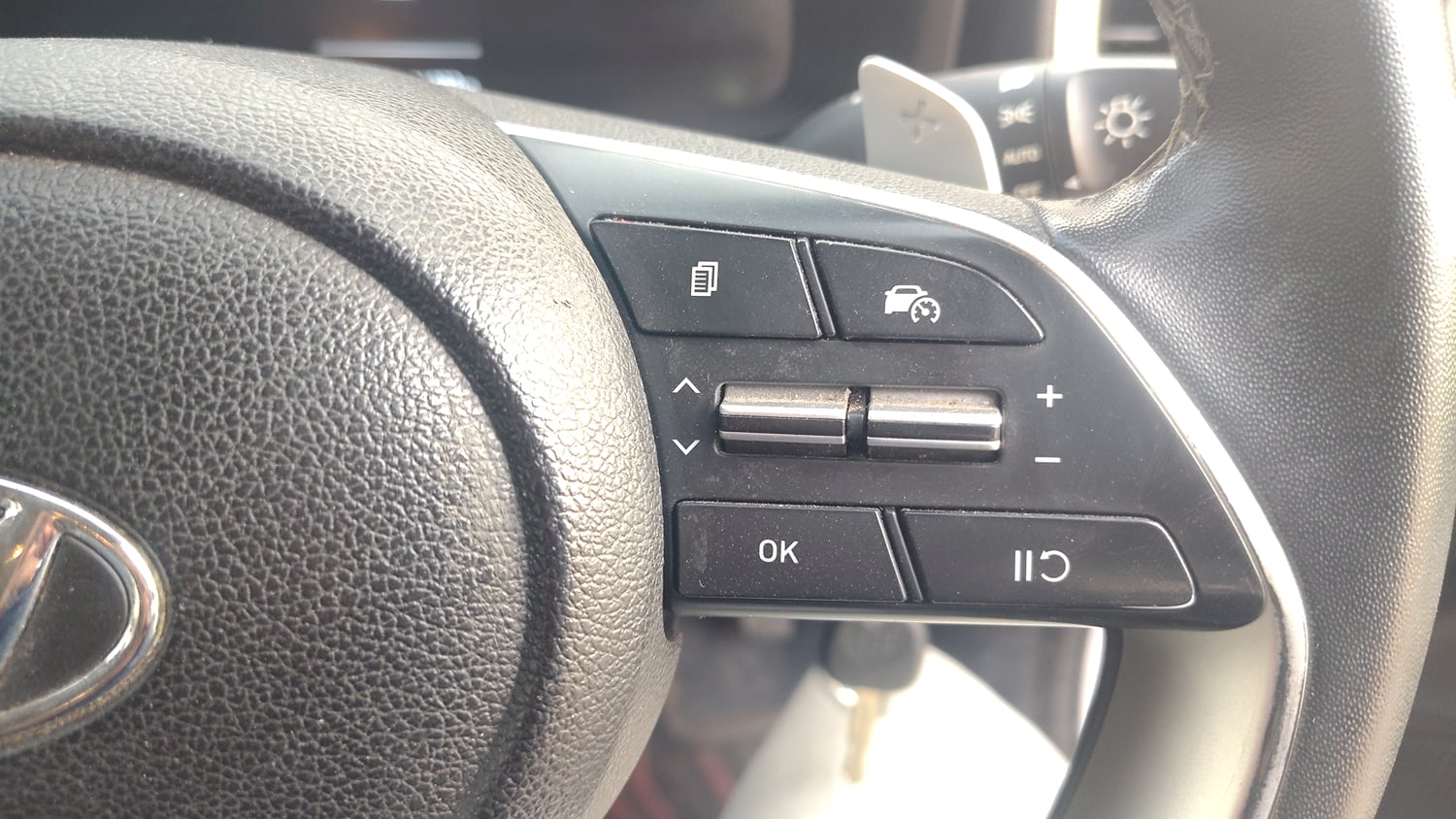 Used 2023 Hyundai Venue S (O) 1.0 Turbo DCT Petrol Automatic top_features Cruise control