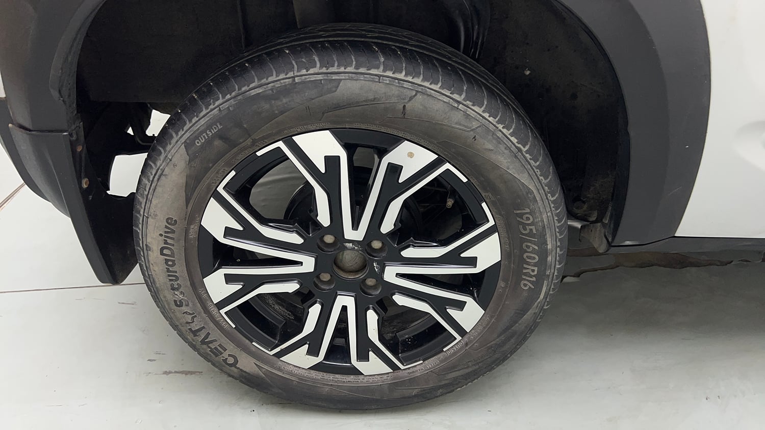 Used 2022 Renault Kiger RXT (O) MT Petrol Manual tyres RIGHT REAR TYRE RIM VIEW