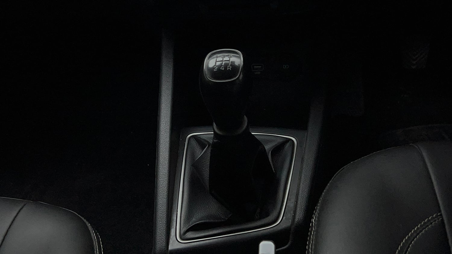 Used 2019 Hyundai Elite i20 Sportz Plus 1.2 Petrol Manual interior GEAR  KNOB VIEW
