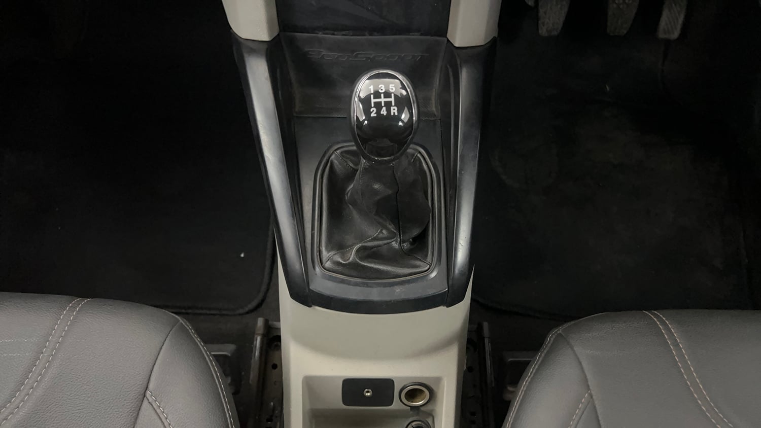 Used 2014 Ford EcoSport Ambiente 1.5 TDCi Diesel Manual interior GEAR  KNOB VIEW