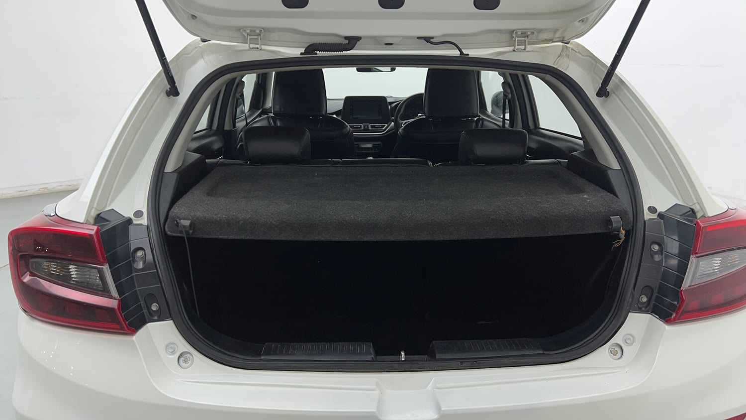 Used 2022 Maruti Suzuki Baleno Zeta Petrol Manual interior DICKY INSIDE VIEW
