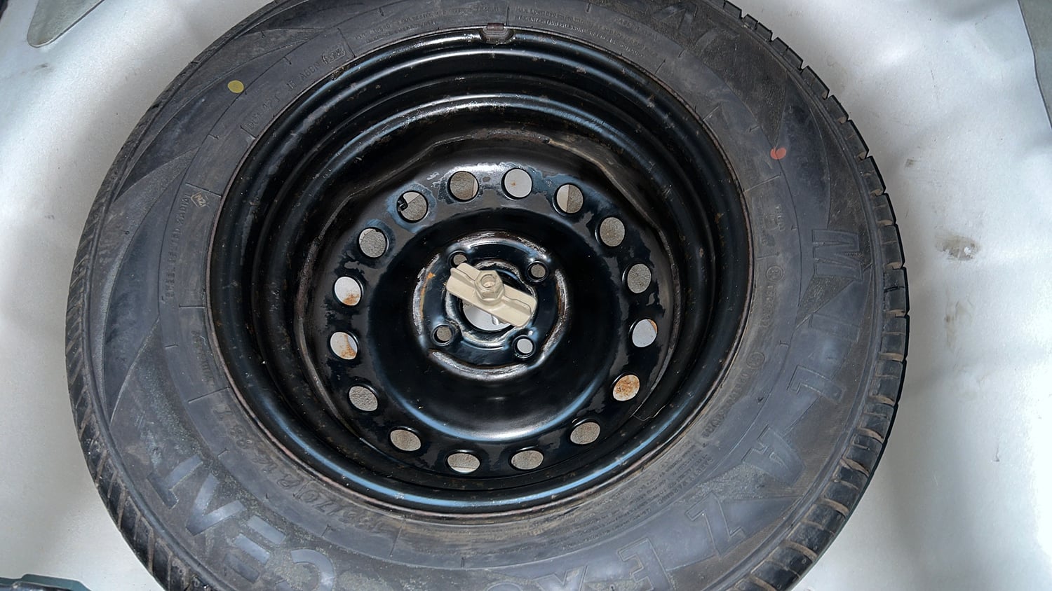 Used 2014 Hyundai Elite i20 Era 1.2 Petrol Manual tyres SPARE TYRE VIEW