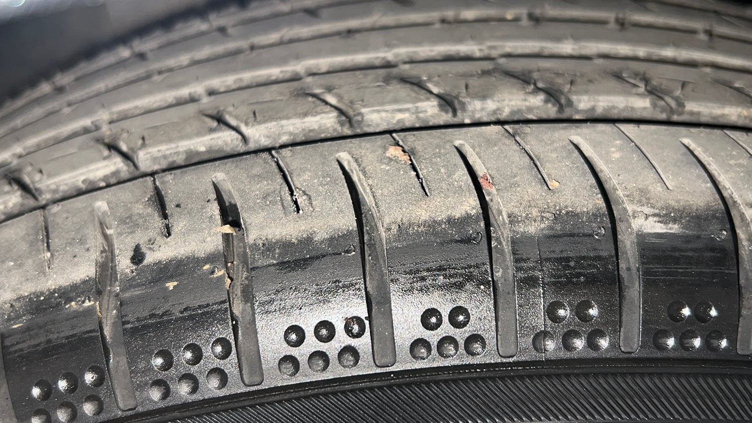 Used 2023 Tata Tiago XZ Plus Petrol Manual tyres RIGHT FRONT TYRE TREAD VIEW