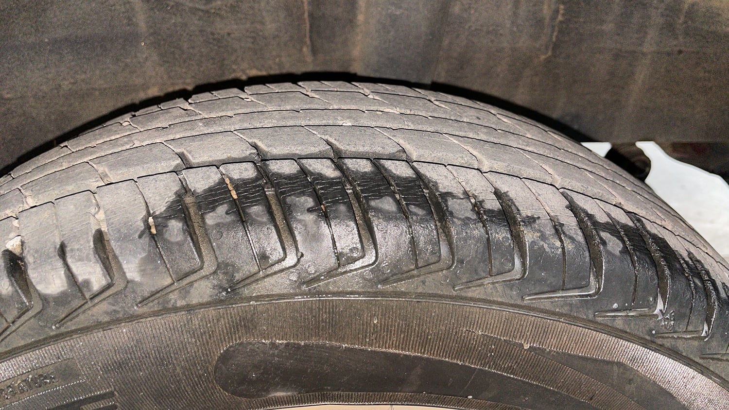 Used 2018 Renault Kwid RXT Petrol Manual tyres LEFT REAR TYRE TREAD VIEW