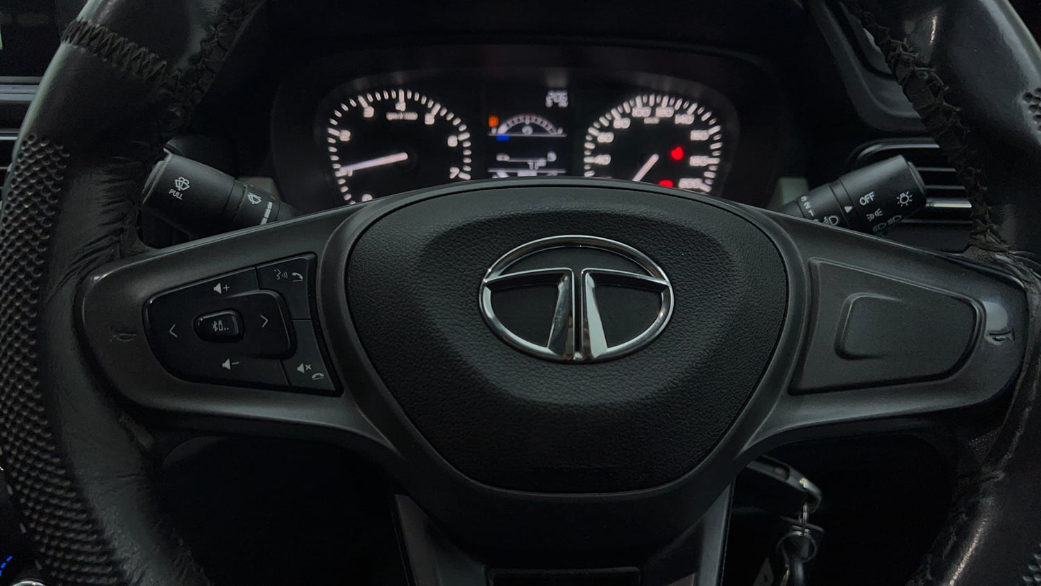 Used 2022 Tata Punch Adventure MT Petrol Manual top_features Steering mounted controls