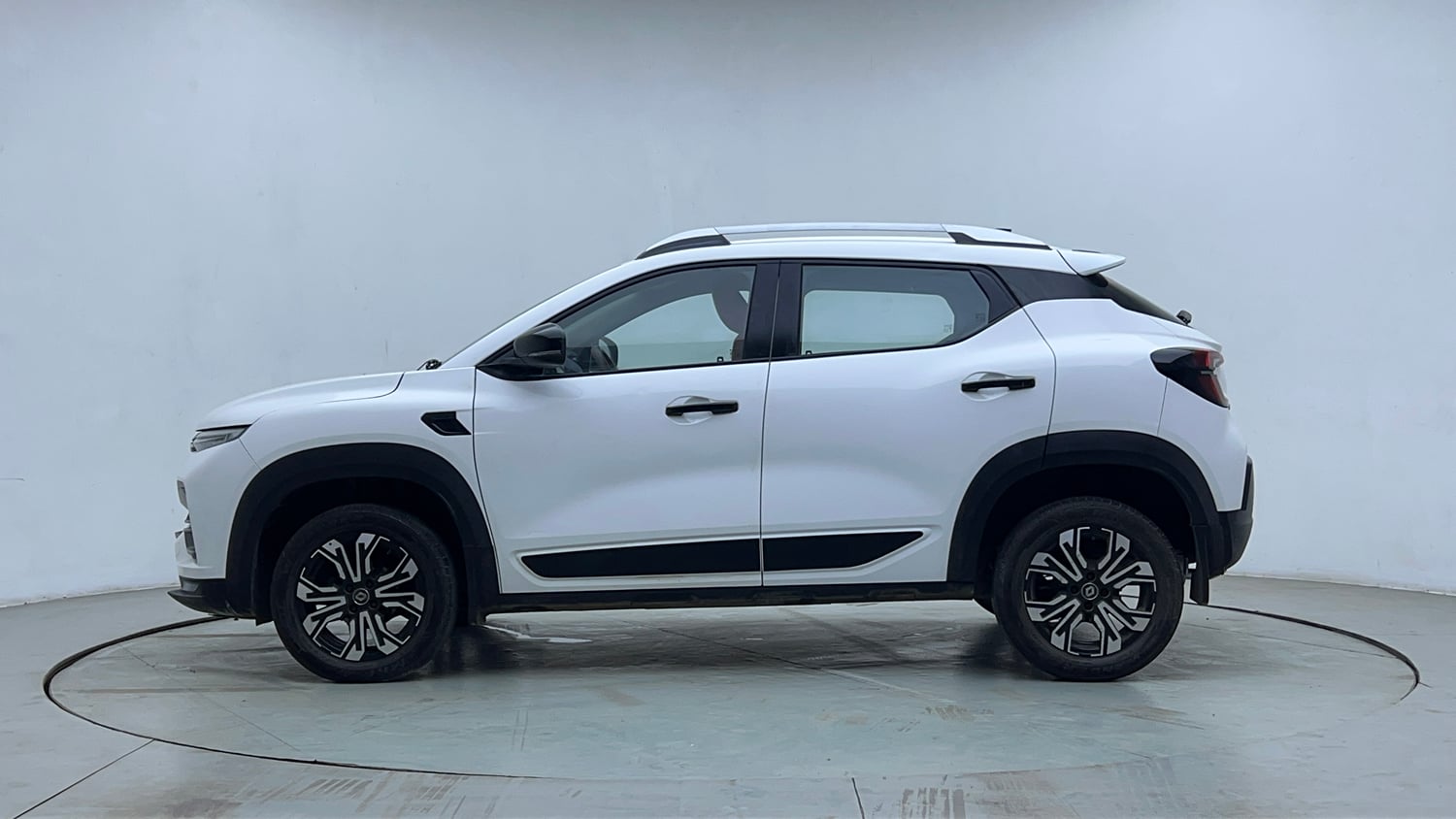 Used 2022 Renault Kiger RXT (O) AMT Petrol Automatic exterior LEFT SIDE VIEW