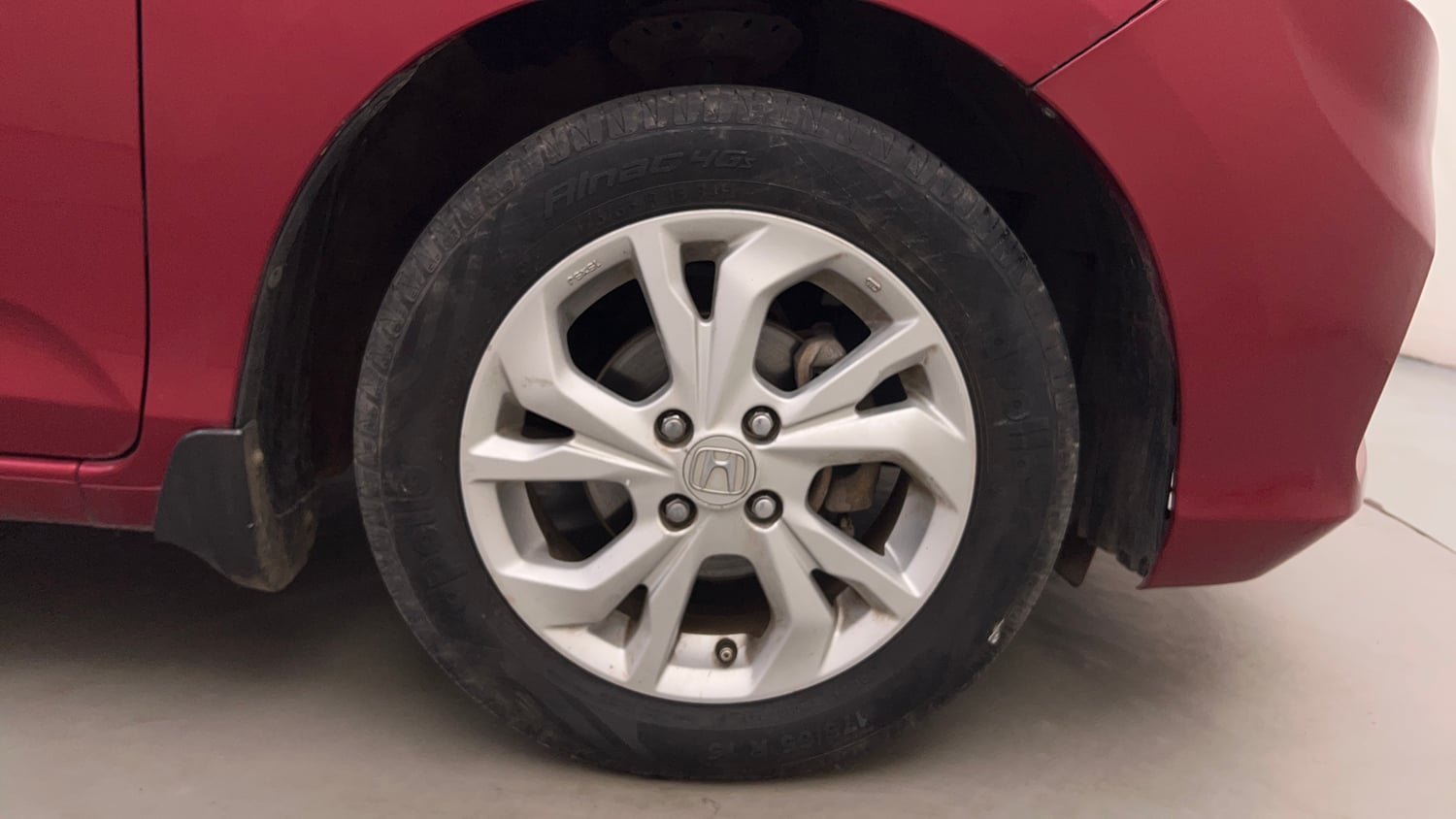 Used 2020 Honda Amaze 1.2 V CVT Petrol Petrol Automatic tyres RIGHT FRONT TYRE RIM VIEW