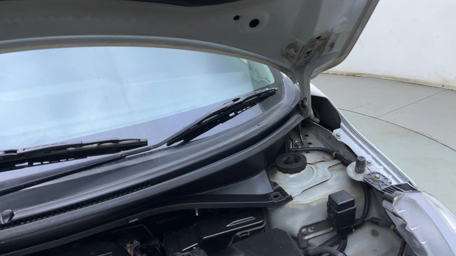 Used 2017 Honda BR-V VX Diesel Diesel Manual engine ENGINE LEFT SIDE HINGE & APRON VIEW