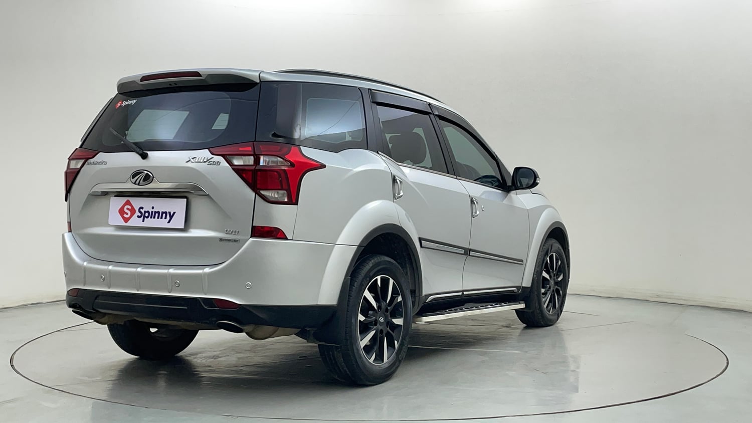 Used 2018 Mahindra XUV500 W11 AT Diesel Automatic exterior RIGHT REAR CORNER VIEW