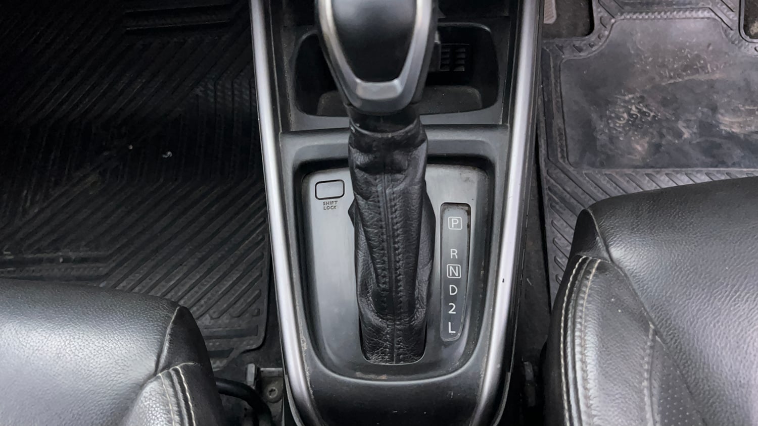 Used 2020 Maruti Suzuki XL6 Alpha AT Petrol Petrol Automatic interior GEAR  KNOB VIEW
