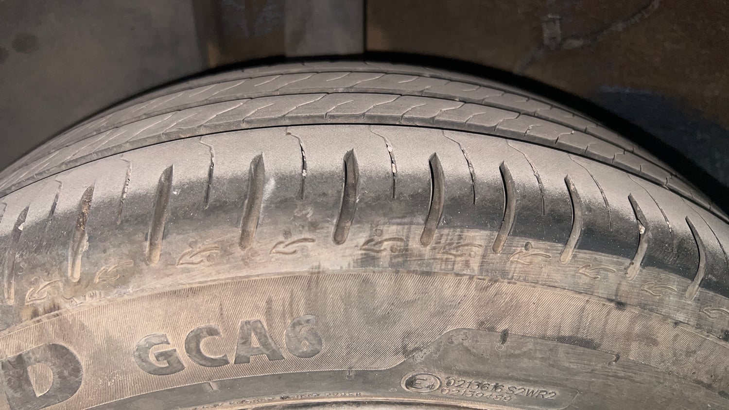 Used 2024 Tata Altroz XTA Petrol Petrol Automatic tyres RIGHT REAR TYRE TREAD VIEW