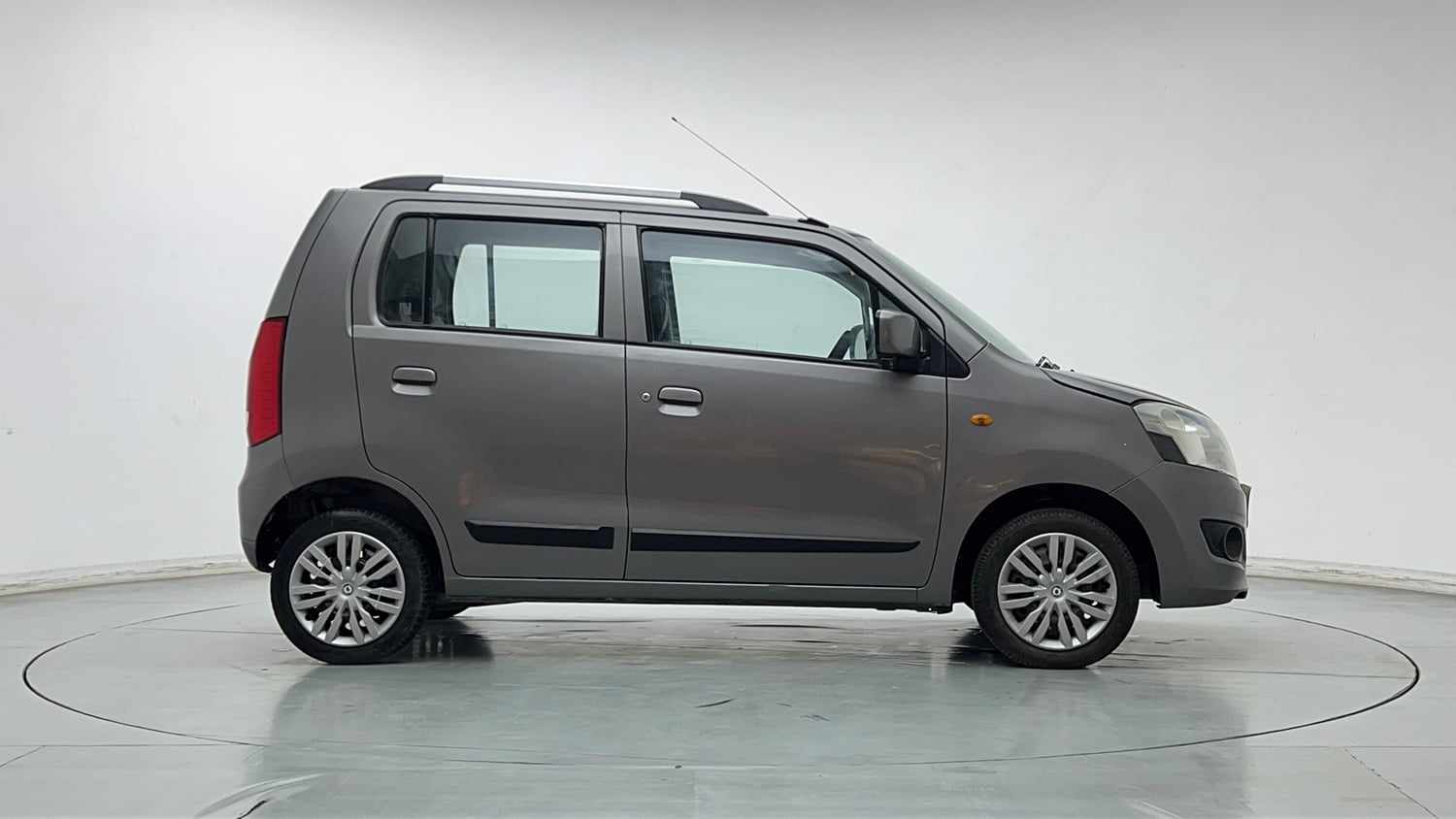 Used 2017 Maruti Suzuki Wagon R VXI Petrol Manual exterior RIGHT SIDE VIEW