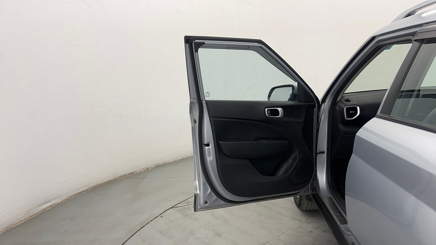 Used 2021 Hyundai Venue SX Plus 1.0 Turbo DCT Petrol Automatic interior LEFT FRONT DOOR OPEN VIEW