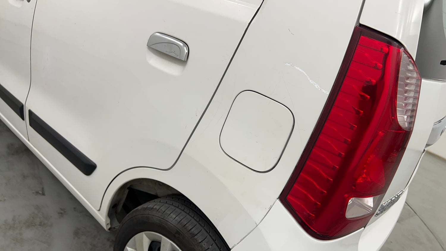 Used 2016 Maruti Suzuki Wagon R 1.0 VXI AMT Petrol Automatic dents MINOR DENT