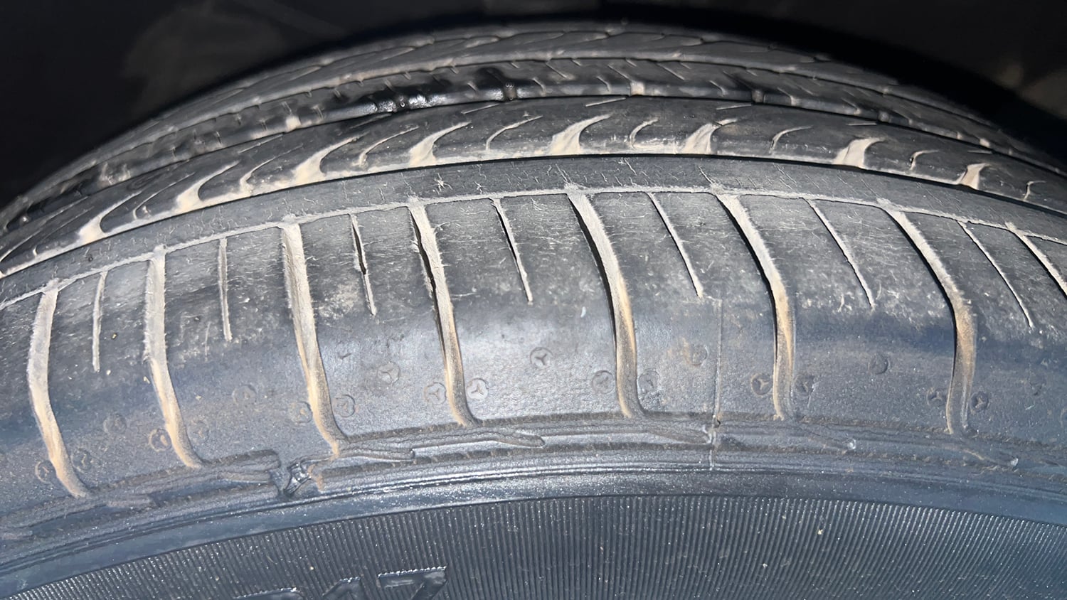 Used 2017 Hyundai Creta 1.6 SX Plus AT Petrol Petrol Automatic tyres RIGHT FRONT TYRE TREAD VIEW