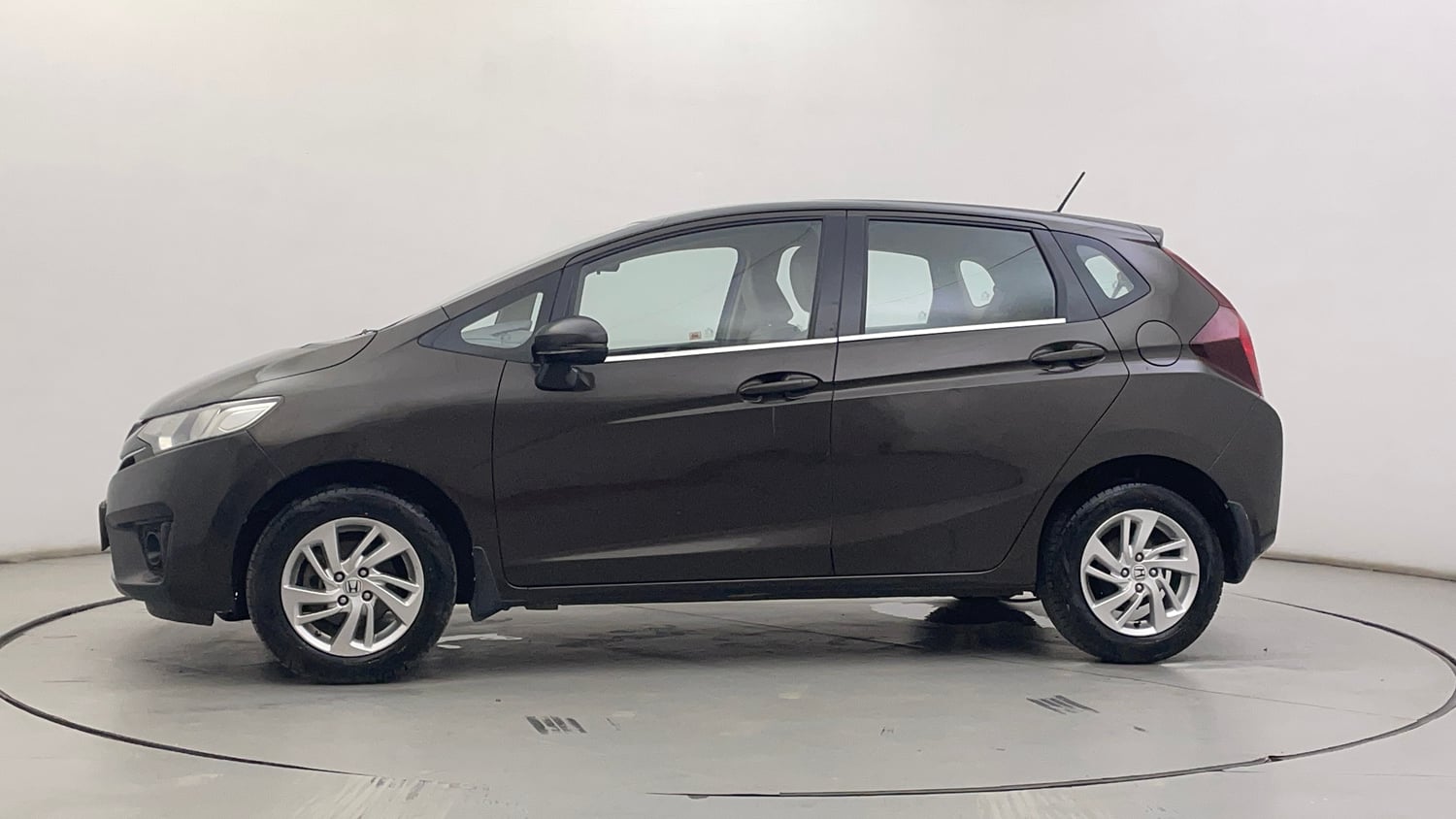 Used 2018 Honda Jazz V Petrol Petrol Manual exterior LEFT SIDE VIEW