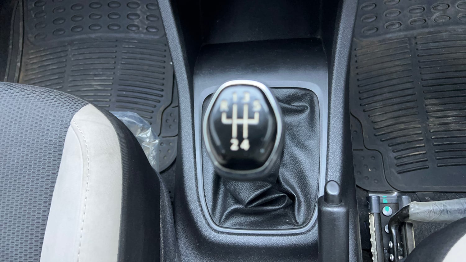 Used 2021 Renault Triber RXT Petrol Manual interior GEAR  KNOB VIEW