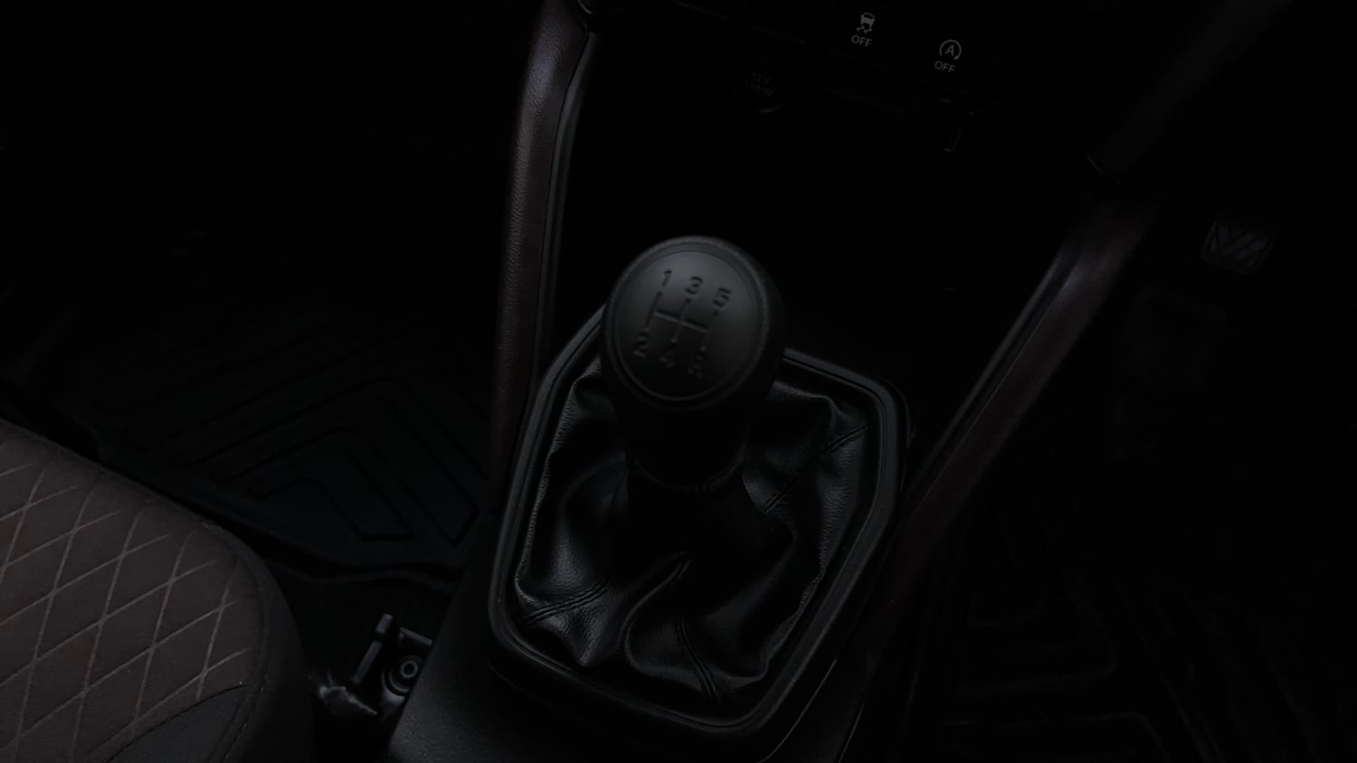 Used 2025 Maruti Suzuki Grand Vitara Delta Smart Hybrid Petrol Manual interior GEAR  KNOB VIEW