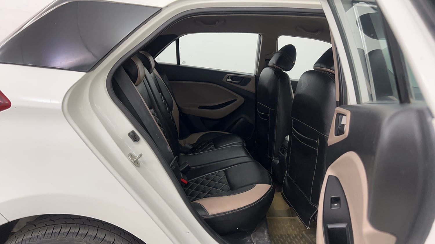 Used 2018 Hyundai Elite i20 Asta 1.2 (O) Petrol Manual interior RIGHT SIDE REAR DOOR CABIN VIEW