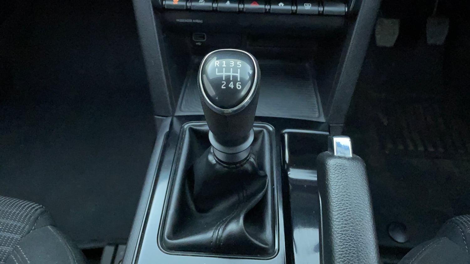 Used 2022 Mahindra XUV700 AX 3 Petrol MT 5 STR Petrol Manual interior GEAR  KNOB VIEW