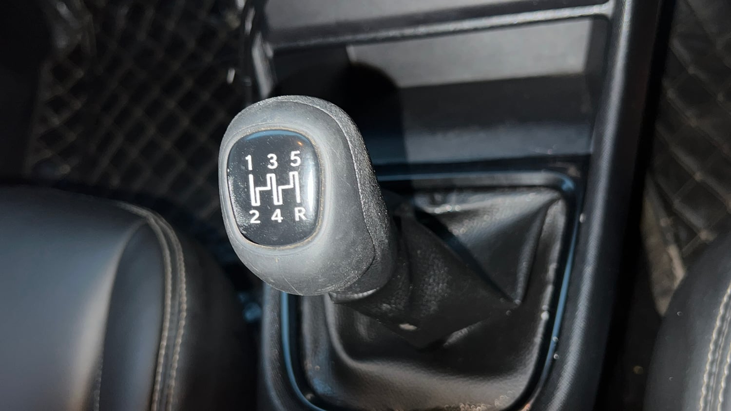 Used 2023 Tata Punch Pure iCNG Cng Manual interior GEAR  KNOB VIEW