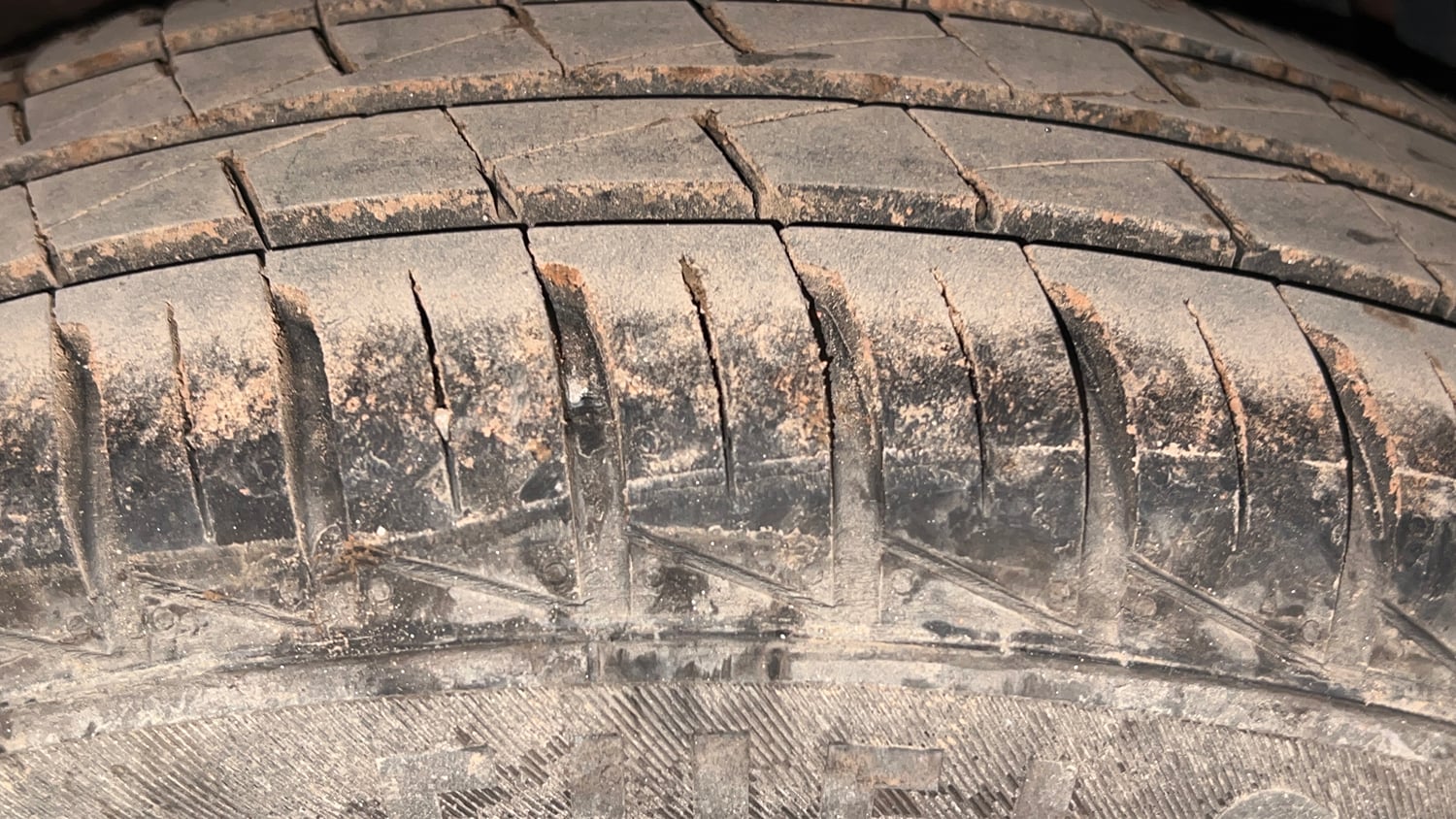 Used 2024 Renault Kwid CLIMBER 1.0 MT Petrol Manual tyres RIGHT REAR TYRE TREAD VIEW
