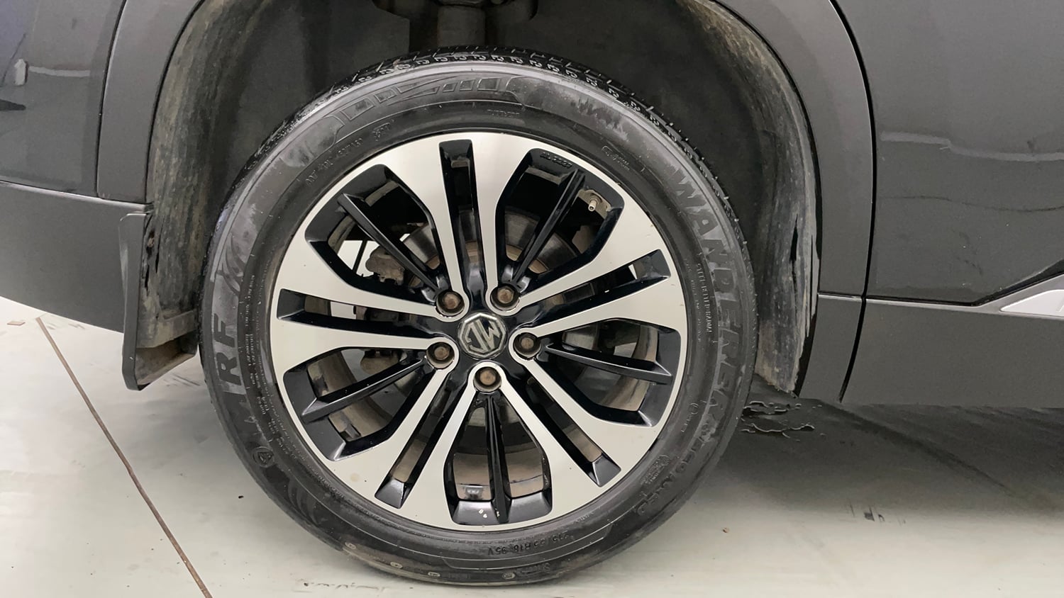 Used 2021 MG Motors Hector Plus Sharp 2.0 Diesel Turbo MT 6-STR Diesel Manual tyres RIGHT REAR TYRE RIM VIEW