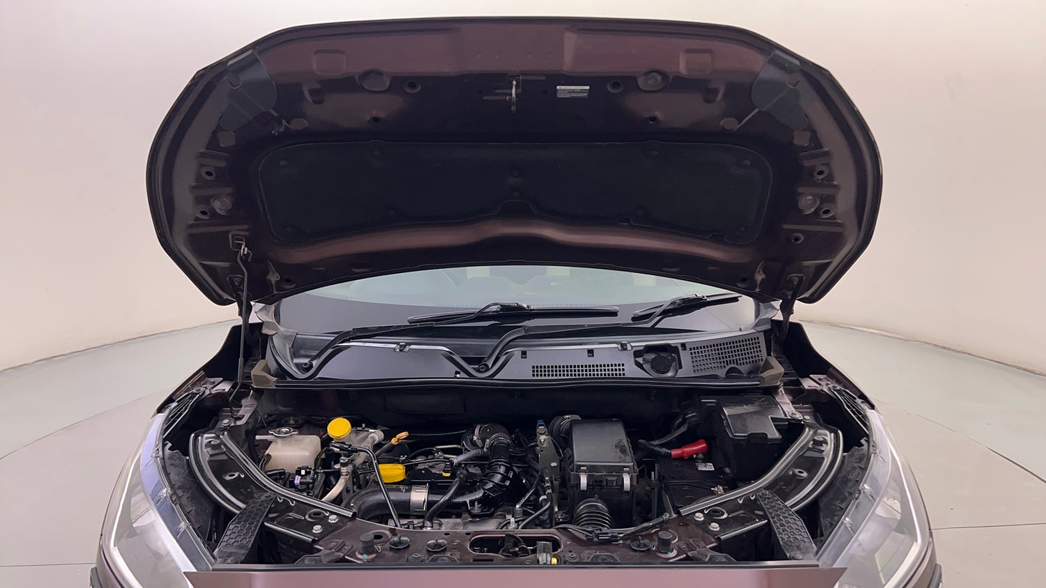 Used 2022 Nissan Magnite XV Turbo CVT Dual Tone Petrol Automatic engine ENGINE & BONNET OPEN FRONT VIEW