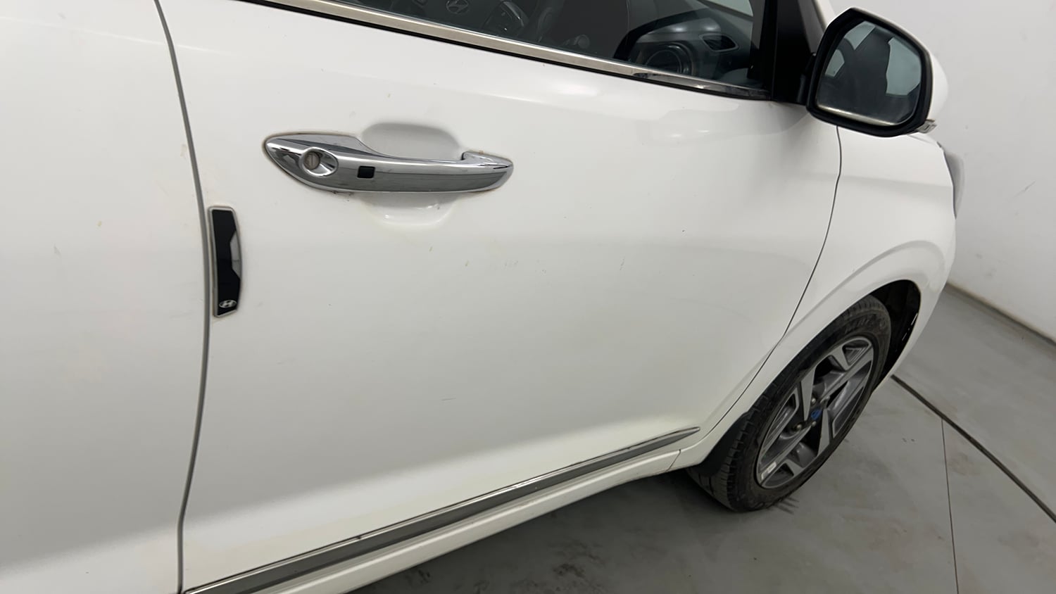 Used 2023 Hyundai Aura SX 1.2 CNG Cng Manual dents MINOR SCRATCH