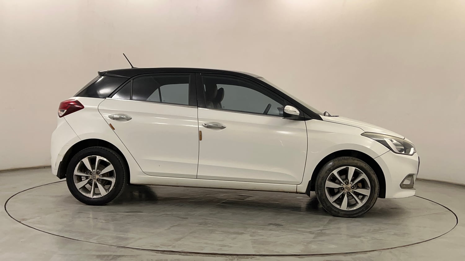 Used 2017 Hyundai Elite i20 Asta 1.2 Dual Tone Petrol Manual exterior RIGHT SIDE VIEW
